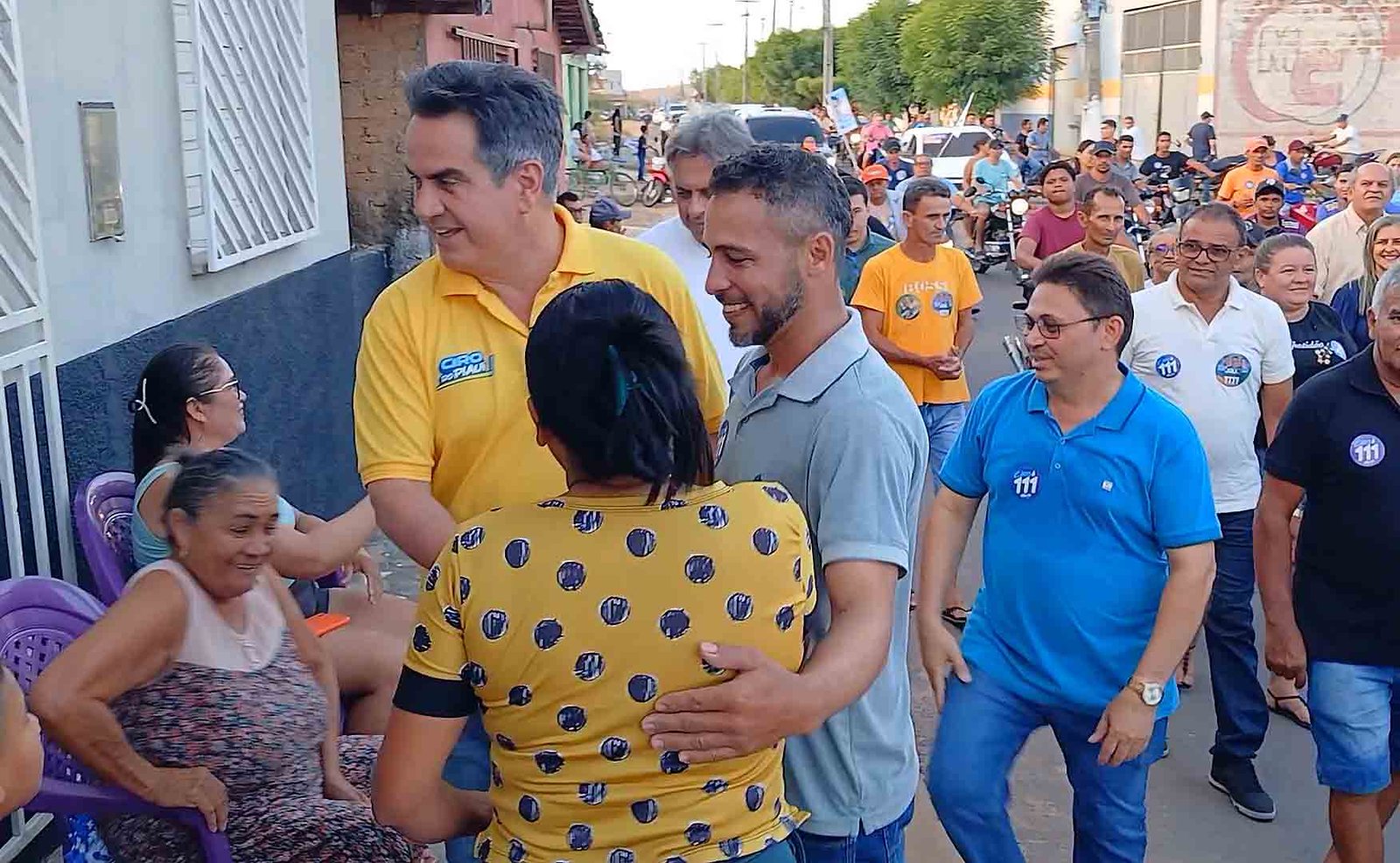 Ciro Nogueira participa de caminhada em Joaquim Pires e debate problemas no abastecimento de água